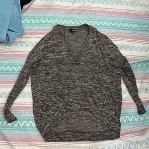 Aritzia Wilfred Free grey and black marled v-neck sweater
